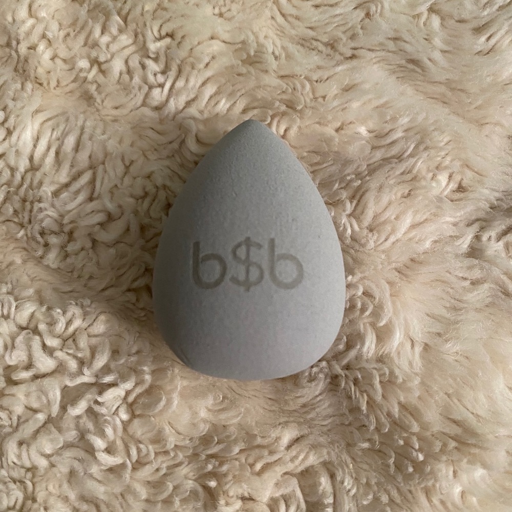2 for $15 or 3 for $20 Billion Dollar Beauty beauty sponge - Picture 2 of 2